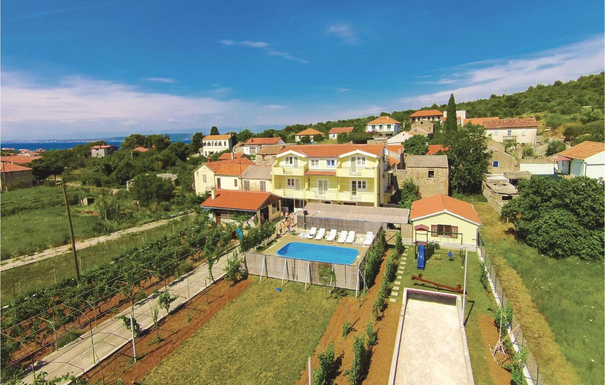 5 Bedroom Pet Friendly In Banj